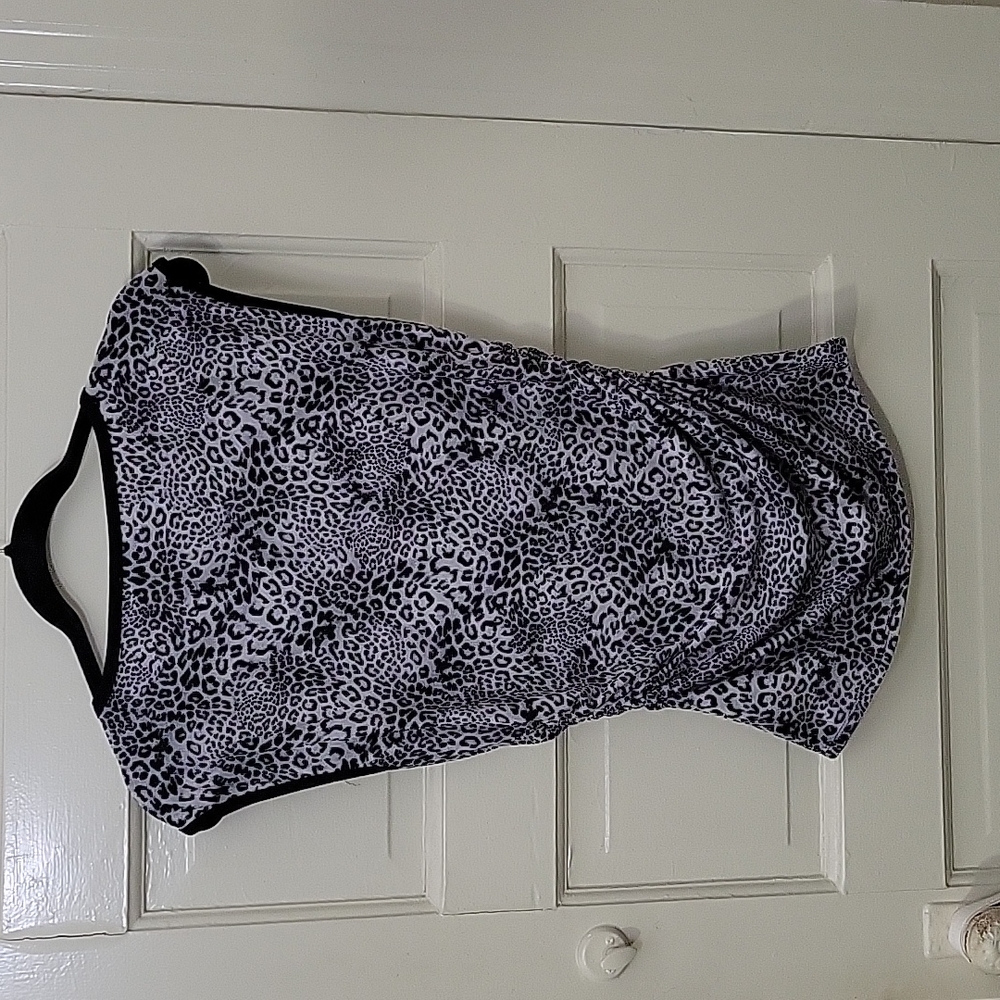 VINCE CAMUTO Ruched Top - Picture 4 of 4